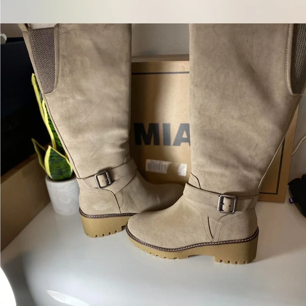MIA Women's Beige Boots‎